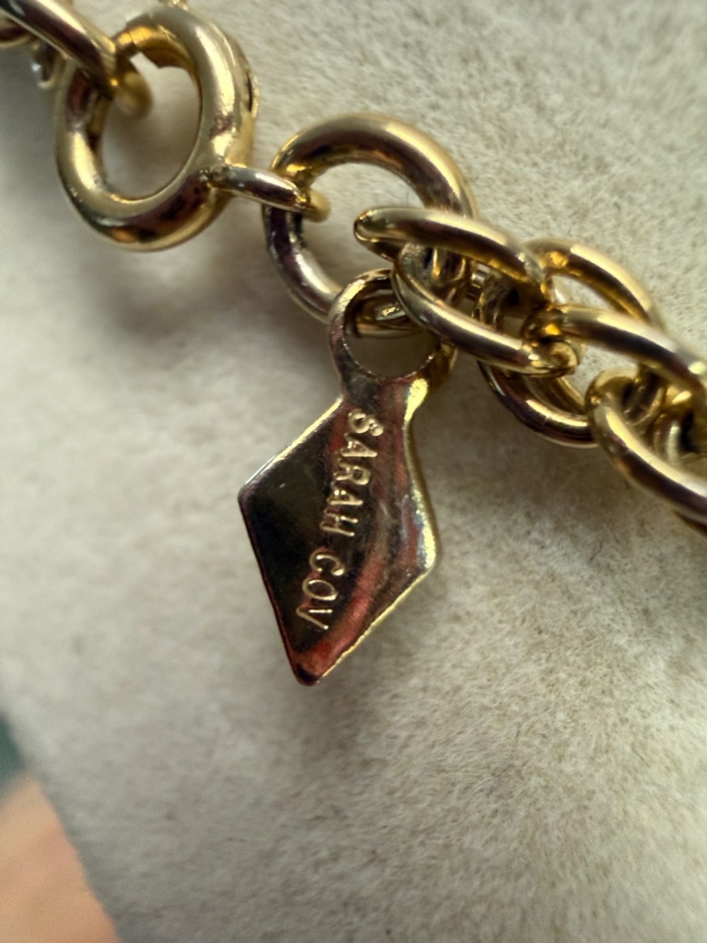 Sarah Coventry Gold Filigree Oval Locket Necklace - Picture 4 of 4